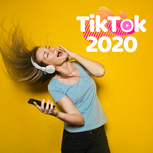 tiktok 2020 2020 טיק טוק - בחורה עם אוזניות רוקדת